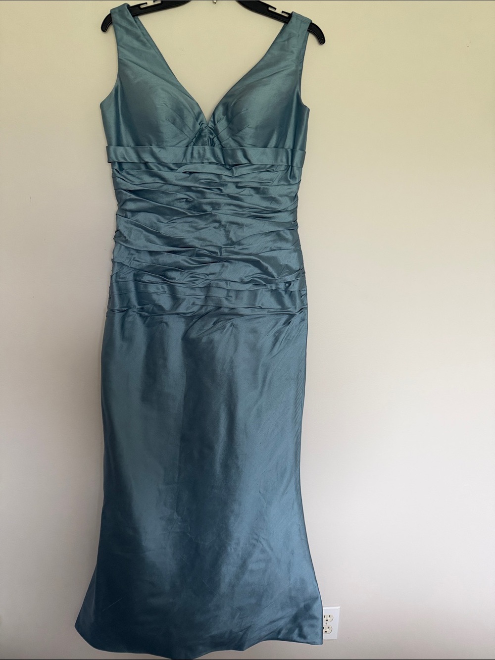 Sarah Danielle Sleeveless V-Neck Ruched Satin Evening Dress